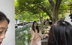 美女被绑在床头四角摸